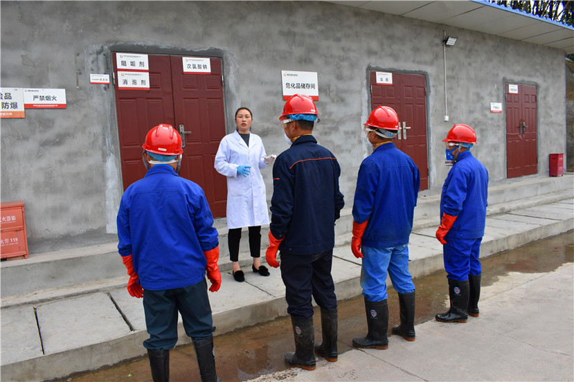 2017年10月27日 固廢處置公司開(kāi)展?；沸孤?yīng)急演練1_副本